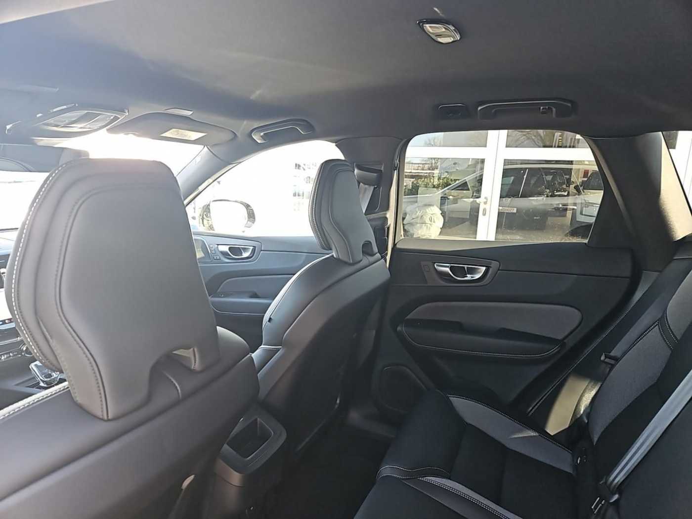 Volvo  B4 Plus Dark Standhzg / Fahr-Paket