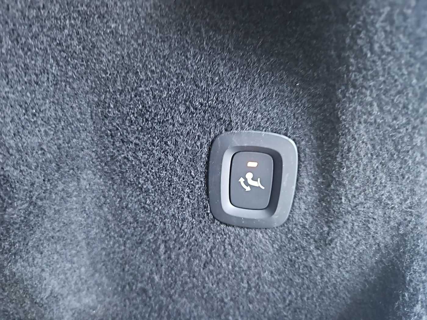 Volvo  B4 Momentum Pro / Anhängerkupplung
