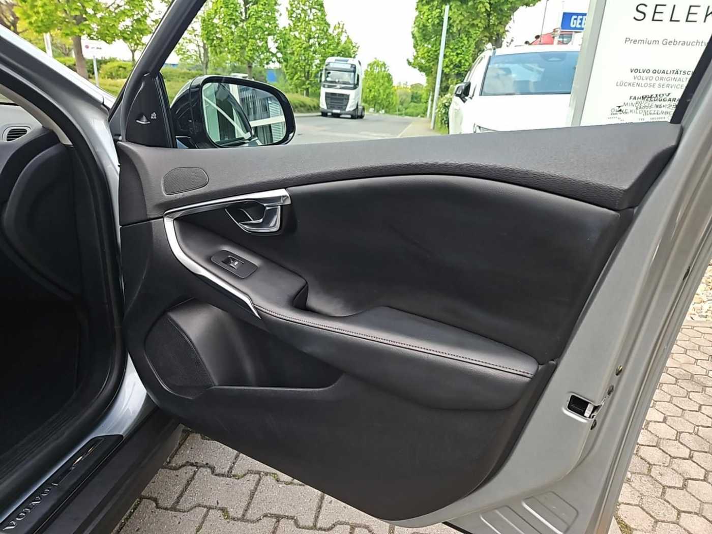 Volvo  CC D3 Momentum Pro