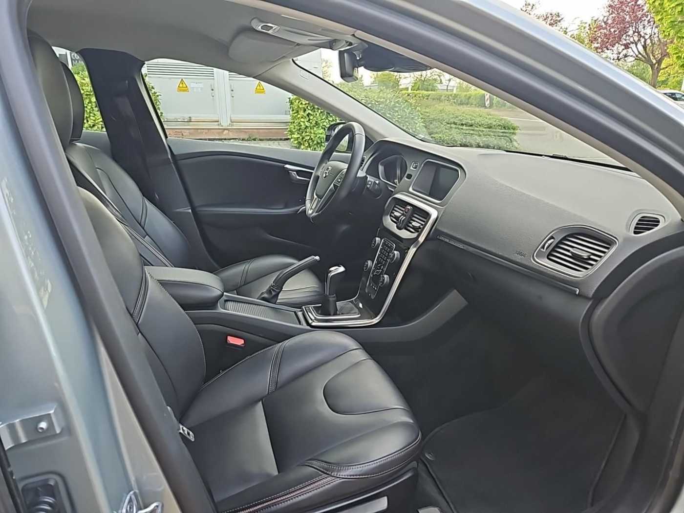 Volvo  CC D3 Momentum Pro