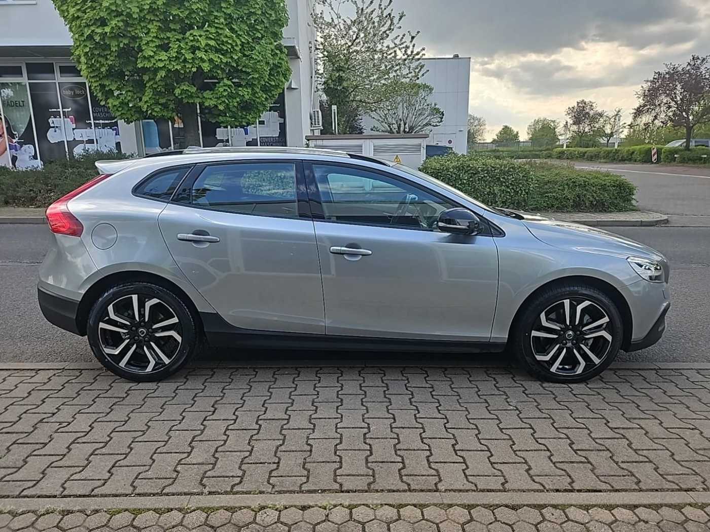 Volvo  CC D3 Momentum Pro