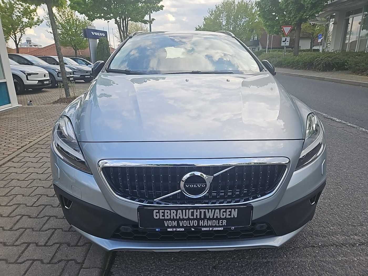 Volvo  CC D3 Momentum Pro