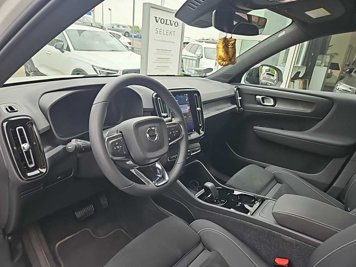 Volvo  AWD Plus Recharge Pure Electric