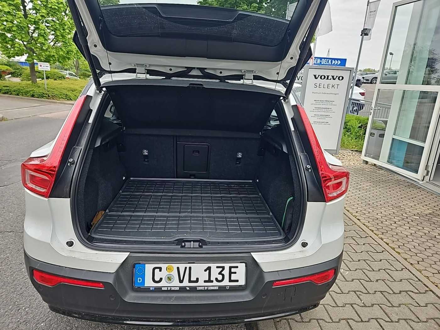 Volvo  AWD Plus Recharge Pure Electric