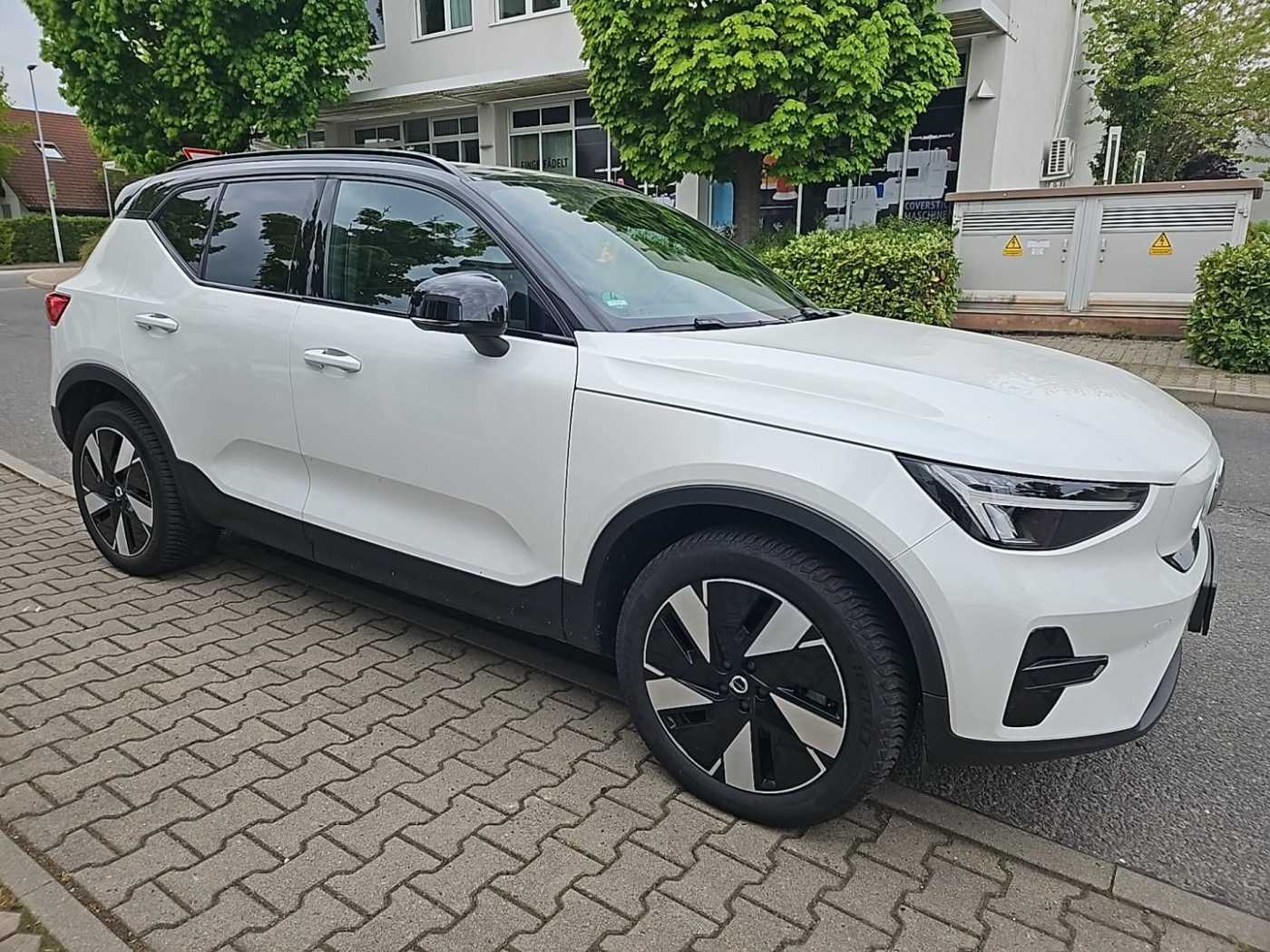 Volvo  AWD Plus Recharge Pure Electric