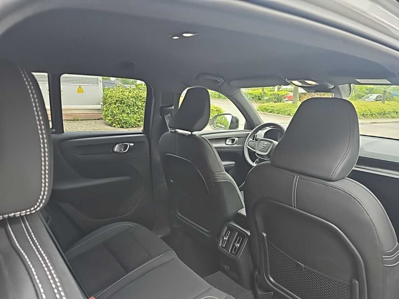 Volvo  AWD Plus Recharge Pure Electric