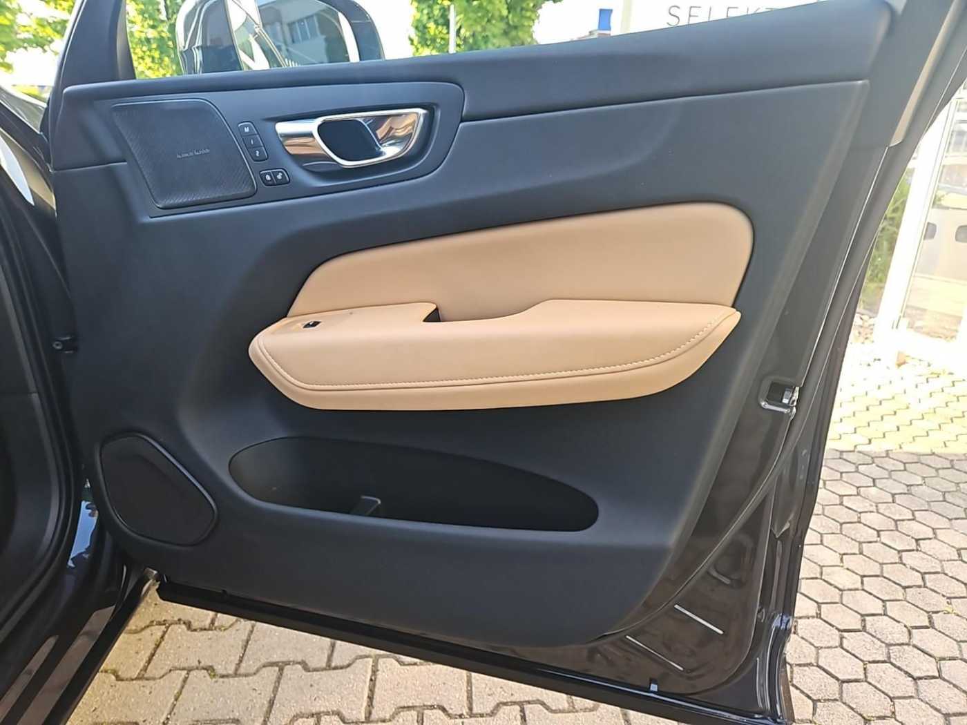 Volvo  B4 AWD Plus Bright  Standhzg. /AHZV