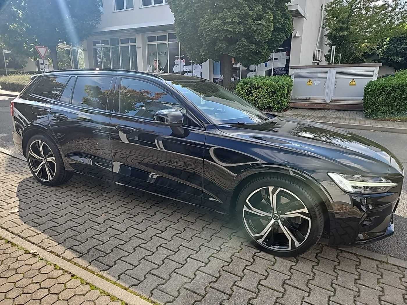 Volvo  B4 Plus Dark SK30