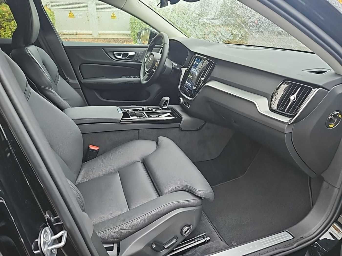 Volvo  T6 AWD Plus Dark Plug-In SK208