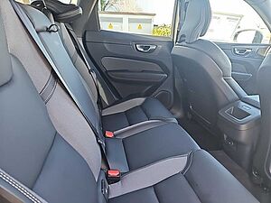 Volvo  B4 Plus Dark Standhzg / Fahr-Paket