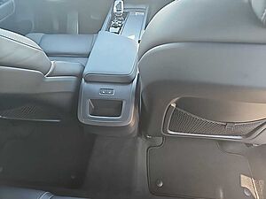 Volvo  B4 Plus Dark Standhzg / Fahr-Paket