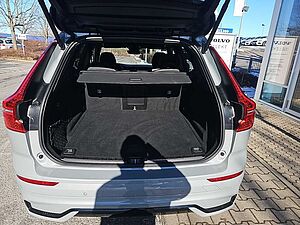 Volvo  B4 Plus Dark Standhzg / Fahr-Paket