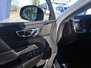 Volvo  B4 Plus Dark Standhzg / Fahr-Paket