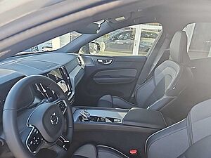 Volvo  B4 Plus Dark Standhzg / Fahr-Paket