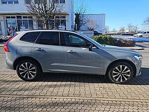 Volvo  B4 Plus Dark Standhzg / Fahr-Paket