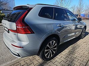 Volvo  B4 Plus Dark Standhzg / Fahr-Paket
