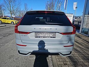 Volvo  B4 Plus Dark Standhzg / Fahr-Paket