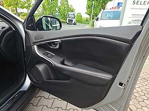 Volvo  CC D3 Momentum Pro