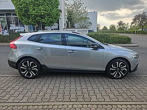 Volvo  CC D3 Momentum Pro
