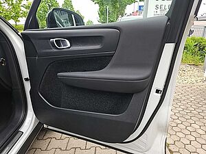 Volvo  AWD Plus Recharge Pure Electric