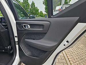 Volvo  AWD Plus Recharge Pure Electric
