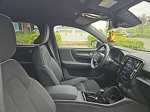Volvo  AWD Plus Recharge Pure Electric
