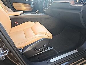 Volvo  B4 AWD Plus Bright  Standhzg. /AHZV