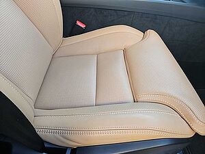Volvo  B4 AWD Plus Bright  Standhzg. /AHZV
