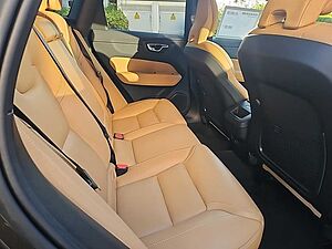 Volvo  B4 AWD Plus Bright  Standhzg. /AHZV