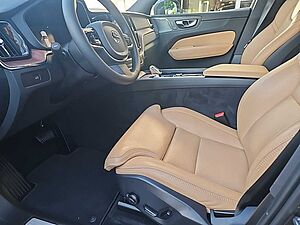 Volvo  B4 AWD Plus Bright  Standhzg. /AHZV