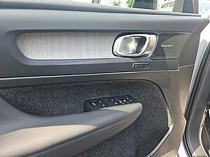 Volvo  B3 Plus Dark Glasdach/20 Zoll Alu/Leder