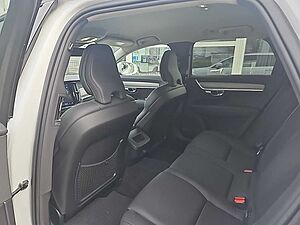 Volvo  B4 CC AWD Plus Four-C / Standhzg. 0,99 Zins!
