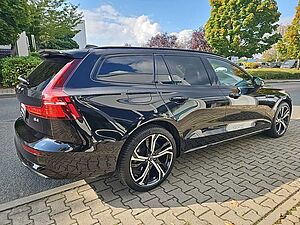 Volvo  B4 Plus Dark SK30