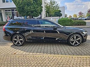 Volvo  B4 Plus Dark SK30