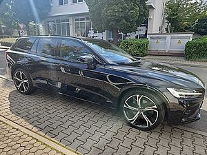 Volvo  B4 Plus Dark SK30