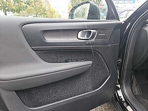 Volvo  B4 Plus Dark TCC