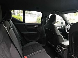 Volvo  B4 Plus Dark TCC