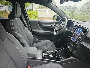 Volvo  B4 Plus Dark TCC