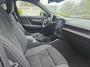 Volvo  B4 Plus Dark TCC