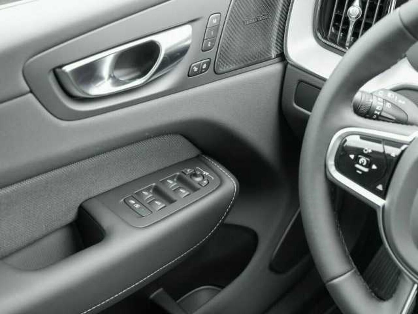 Volvo  T6 PLUS DARK HYBRID BUSINESS MY25