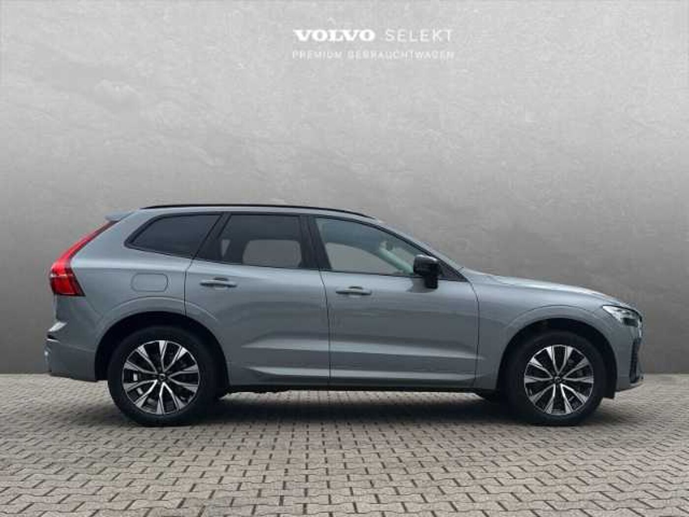 Volvo  Plus Dark 2WD B4 Diesel + elektr. Sitze