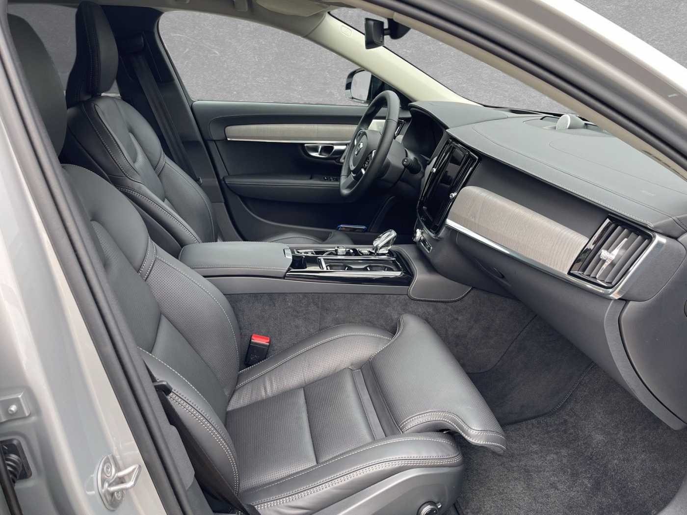 Volvo  Ultra Dark