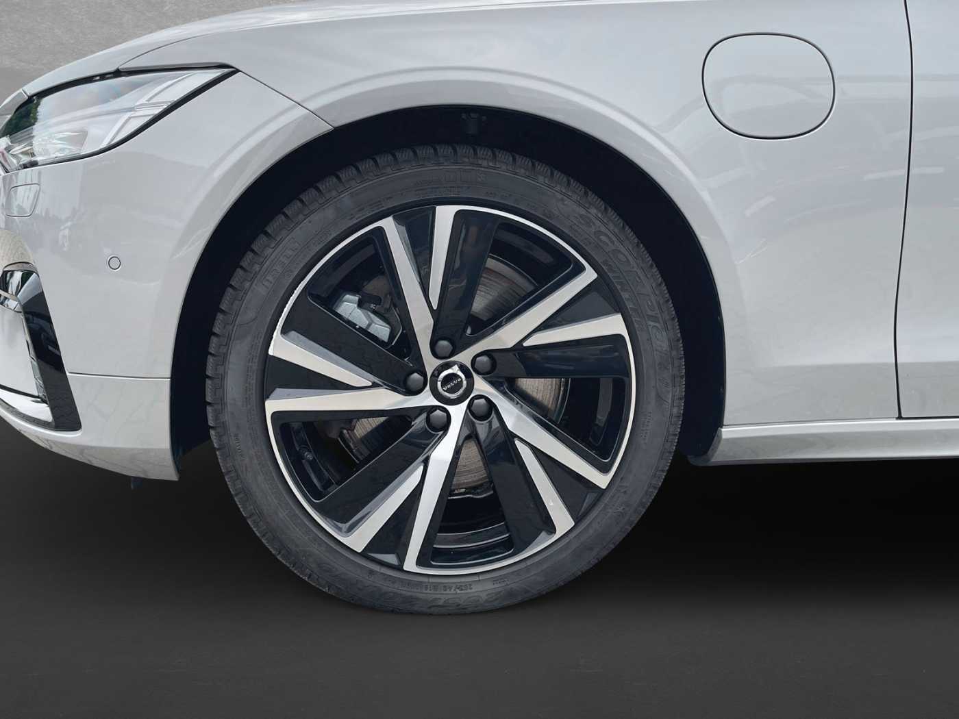 Volvo  Ultra Dark
