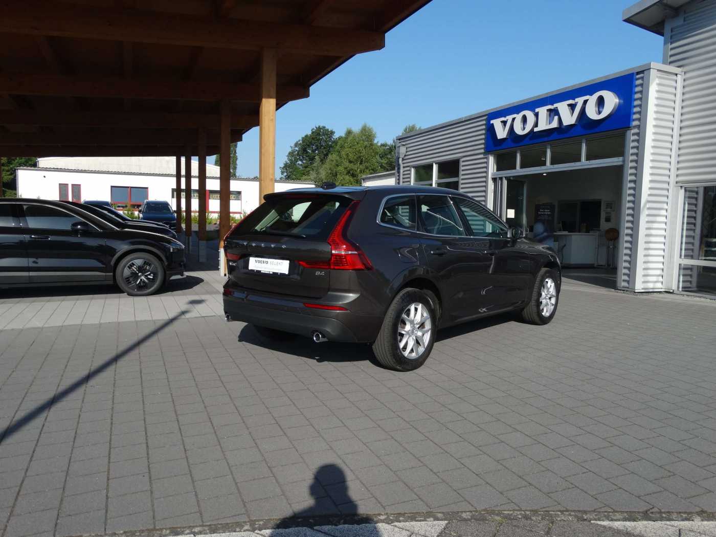 Volvo  B4 Diesel Momentum Pro 2WD