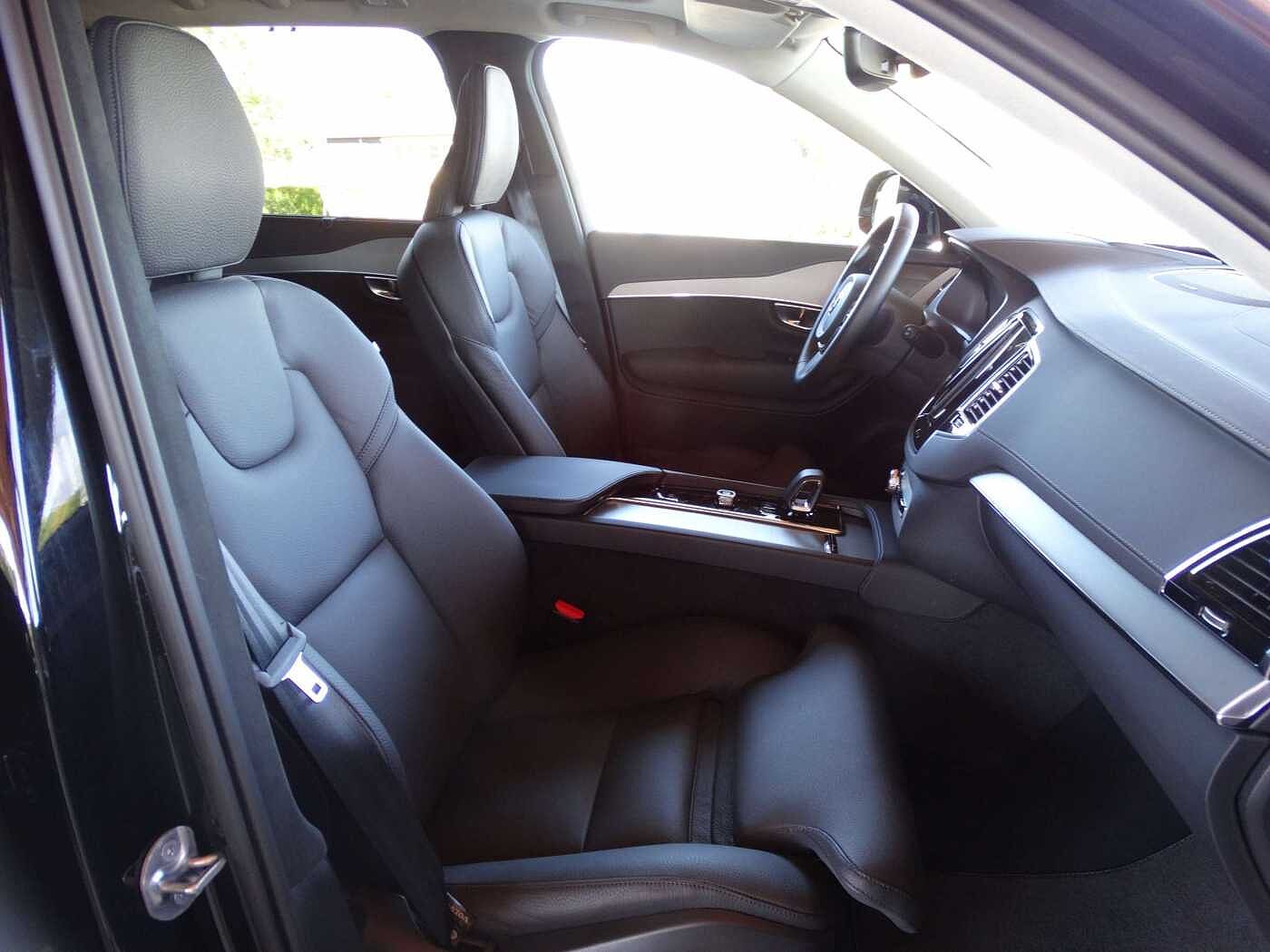 Volvo  Ultra Dark Recharge T8 AWD Plug-In Hybrid