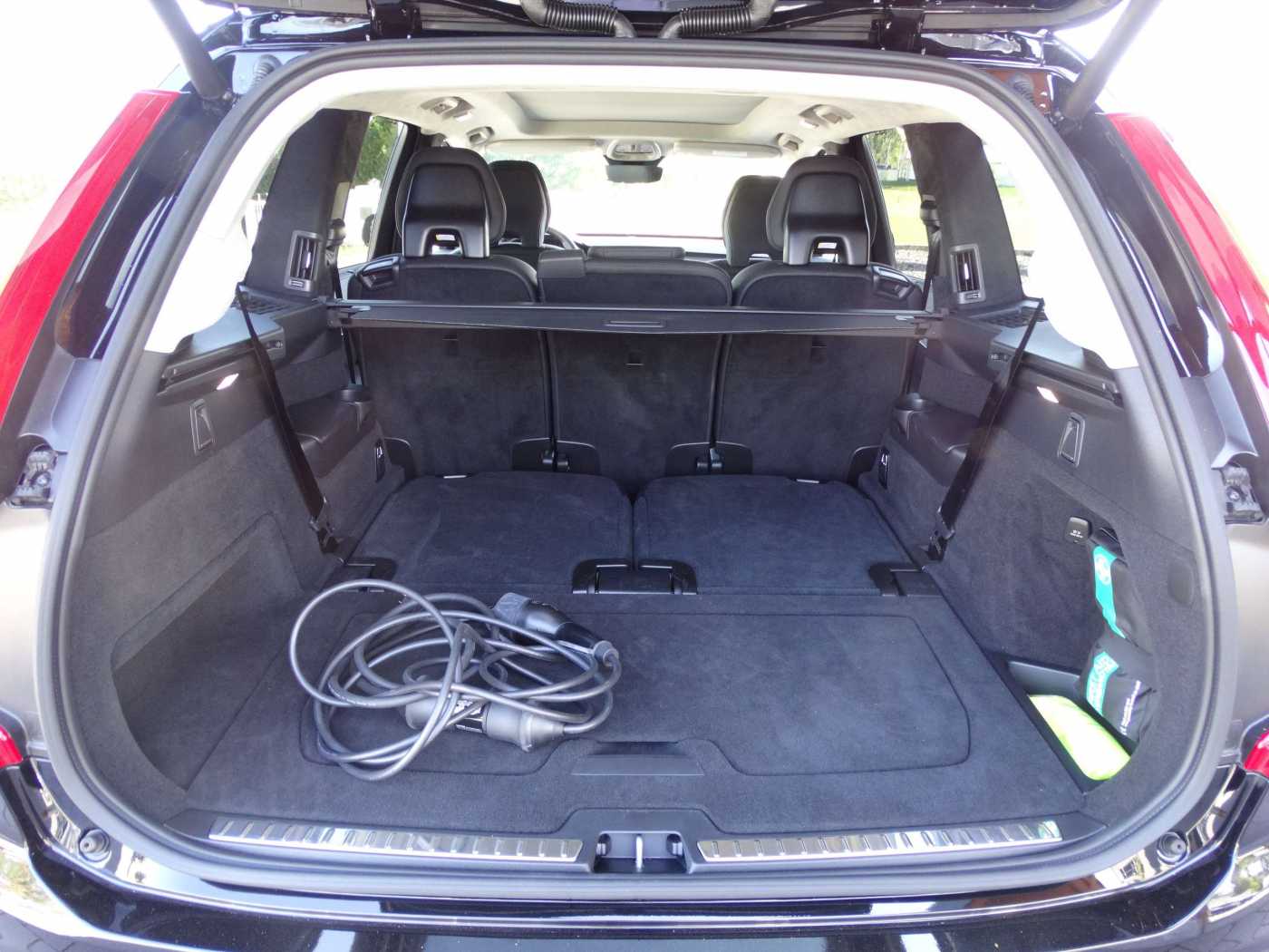 Volvo  Ultra Dark Recharge T8 AWD Plug-In Hybrid