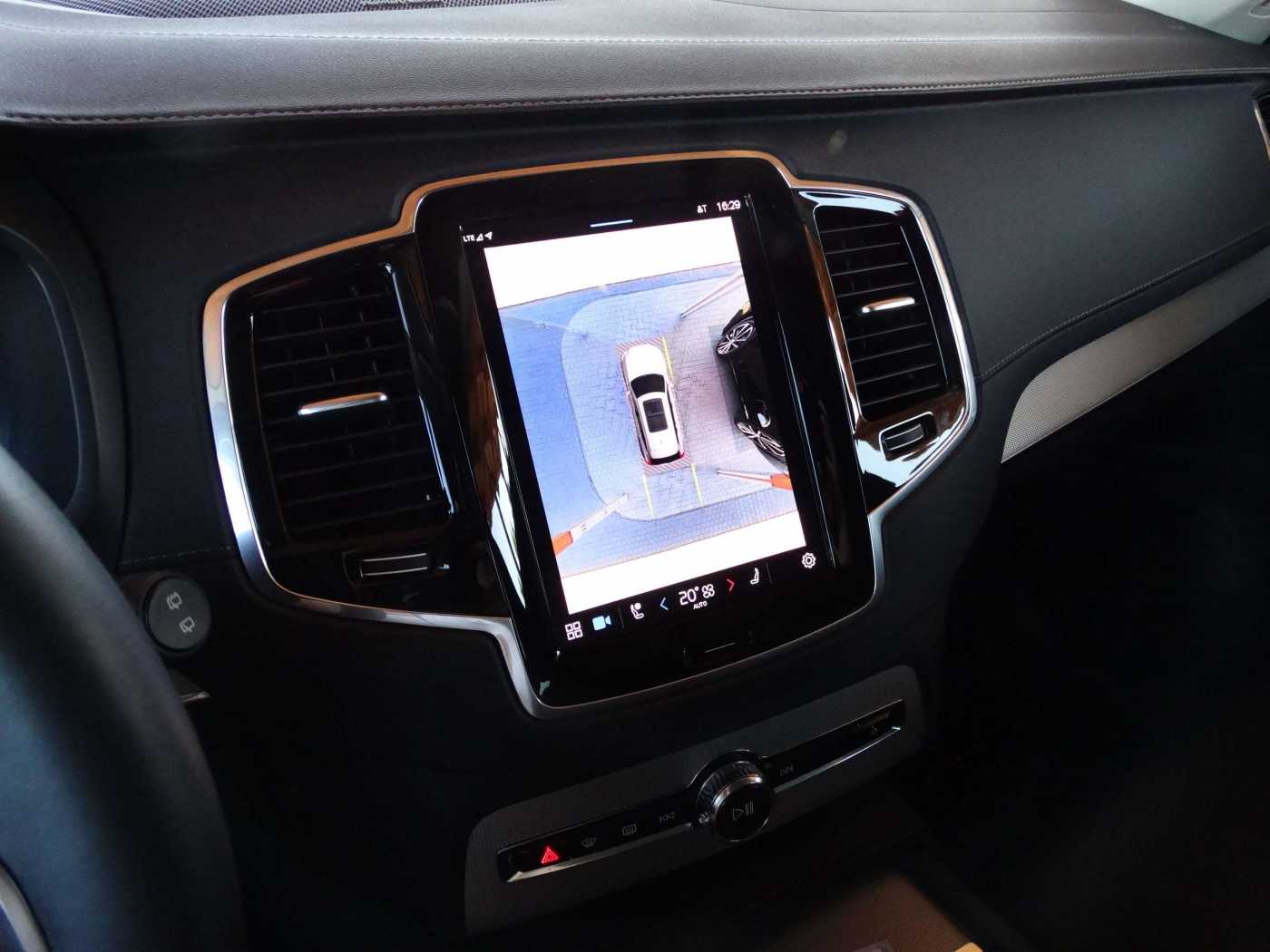 Volvo  Ultra Dark Recharge T8 AWD Plug-In Hybrid