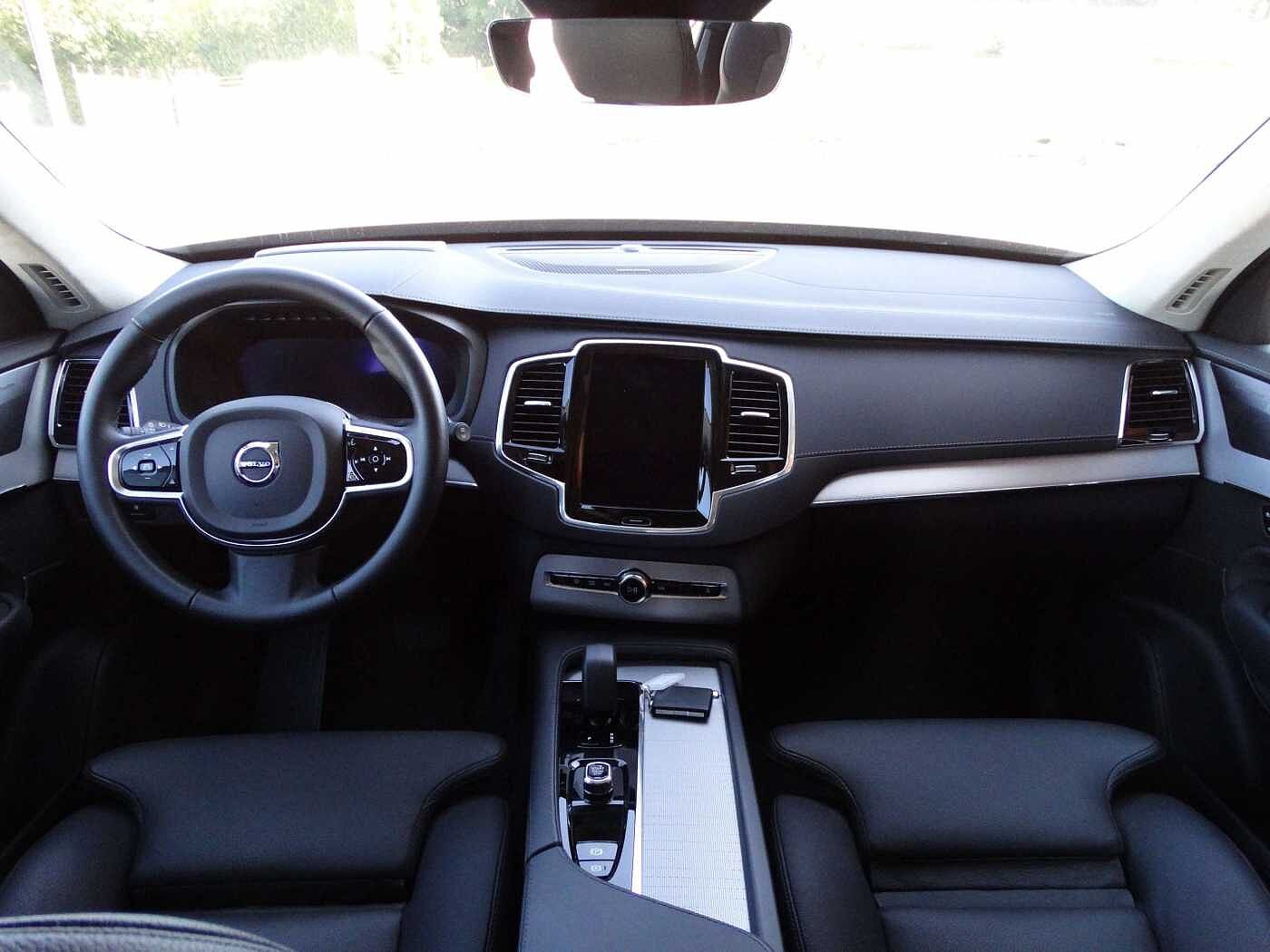 Volvo  Ultra Dark Recharge T8 AWD Plug-In Hybrid