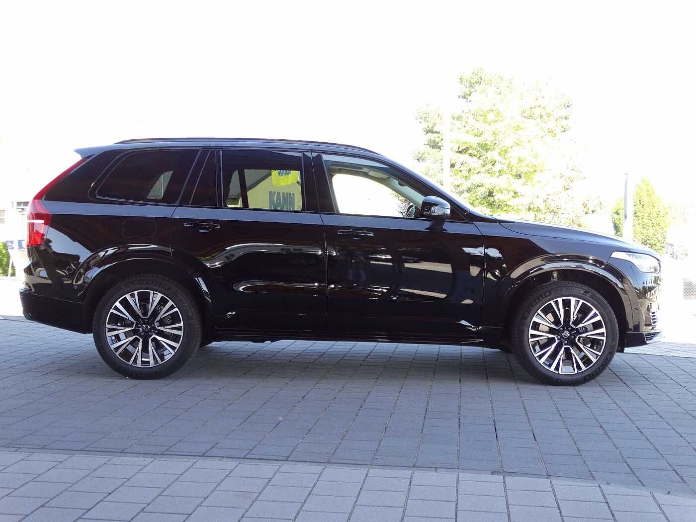 Volvo  Ultra Dark Recharge T8 AWD Plug-In Hybrid
