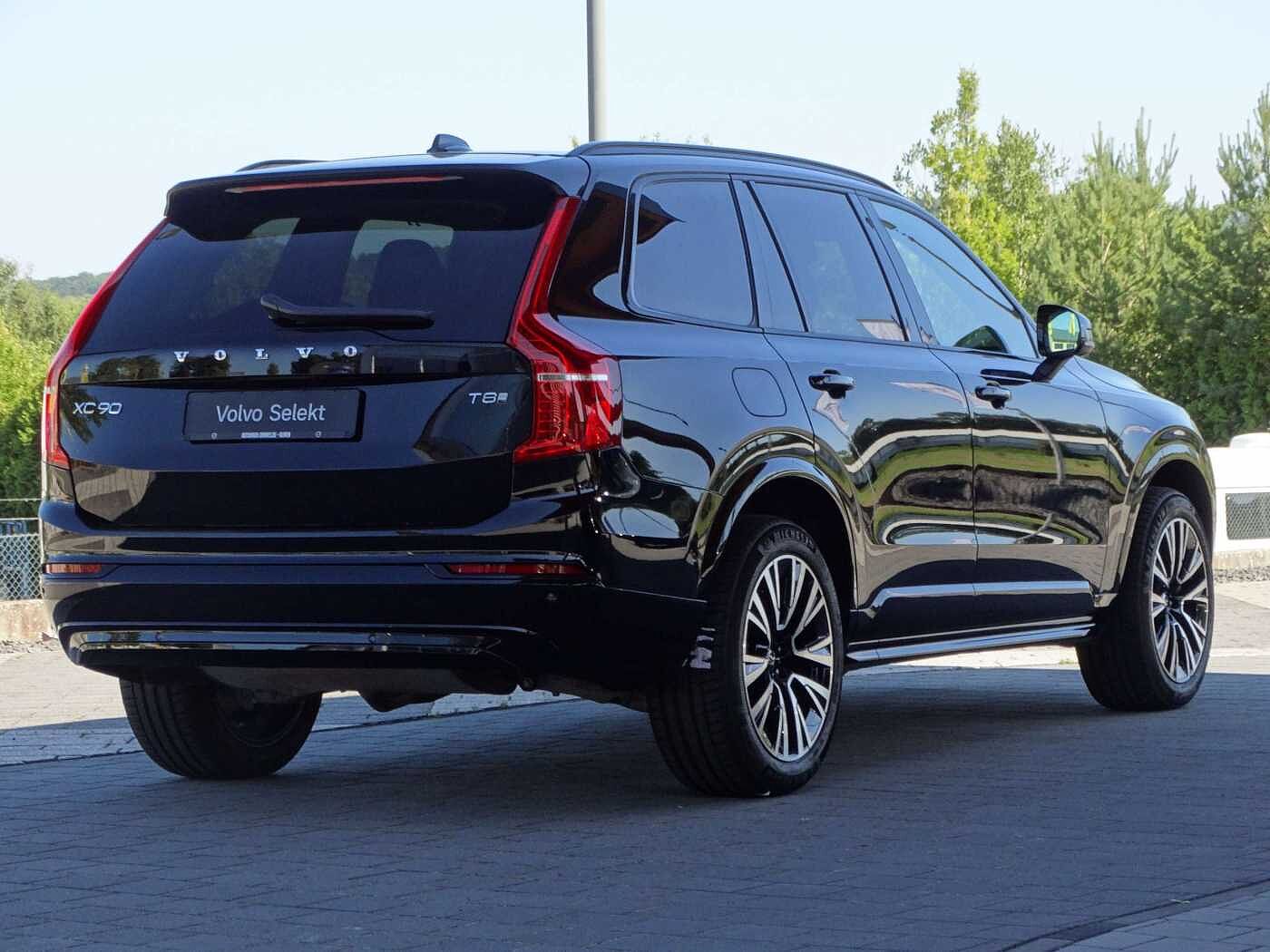 Volvo  Ultra Dark Recharge T8 AWD Plug-In Hybrid